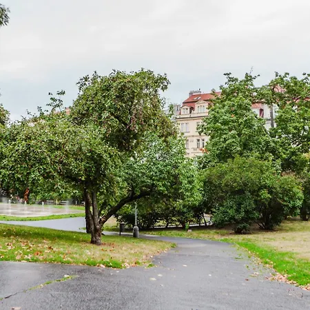 Апартаменты Blueground 2 Renovated Namesti Miru Prg-33 Прага