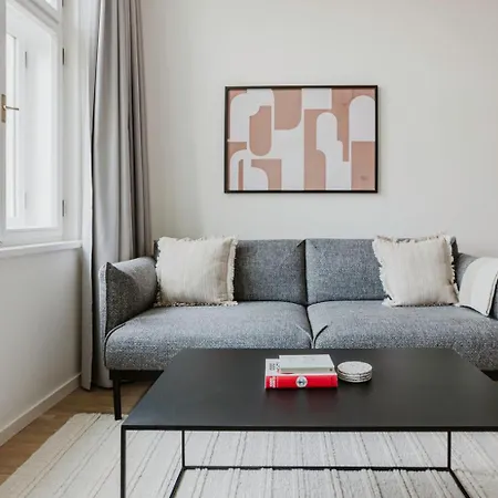 Апартаменты Blueground 2 Renovated Namesti Miru Prg-33 Прага